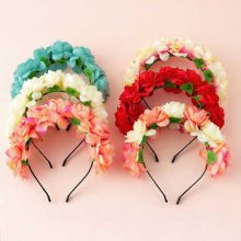 Cute summer wedding hair accessories with flowers